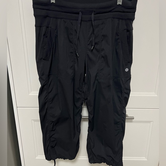 Lululemon Studio Crop II Size 8 Black - Picture 4 of 8